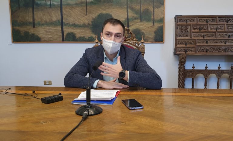 La Diputación de Lugo adjudica el suministro de 49 desfibriladores a municipios adheridos a su programa cadiosaludable