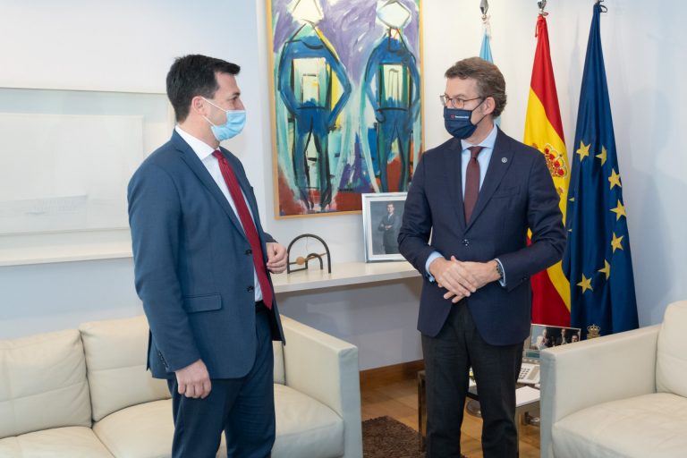 G. Caballero ofrece a Feijóo «12 grandes acuerdos», pero avisa: «No son cheques en blanco»