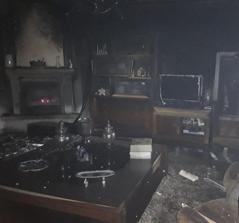 Extinguen un incendio en una vivienda en Lugo que deja daños materiales pero ninguna persona herida