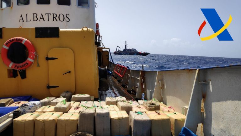 Intervienen 18.000 kilos de hachís en un pesquero con bandera panameña al sur de Canarias