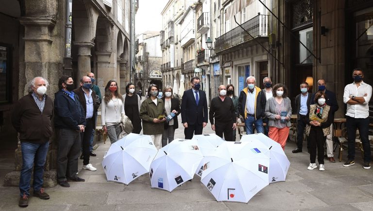 El Premio Novela Europea Casino de Santiago repartirá 1.500 paraguas para incentivar la lectura de las obras finalistas