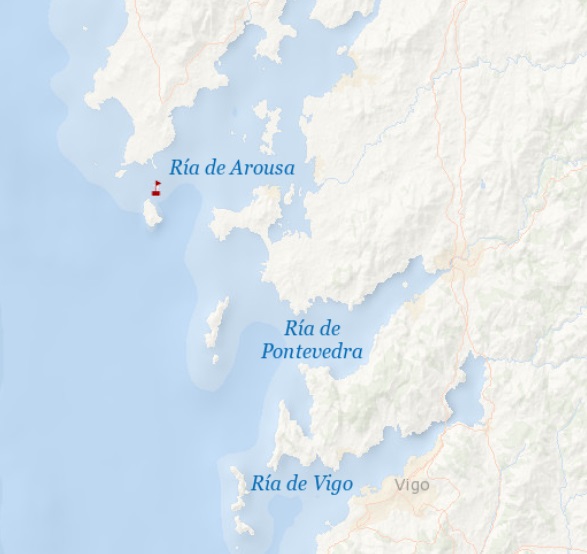Evacuado a Ribeira un marinero rescatado de una zona de rocas de Illa Vionta tras varar su embarcación