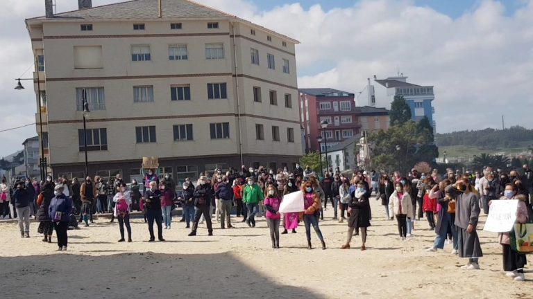 Cientos de personas se movilizan en San Cibrao para reclama al juez de los vídeos de A Maruxaina que «recapacite»