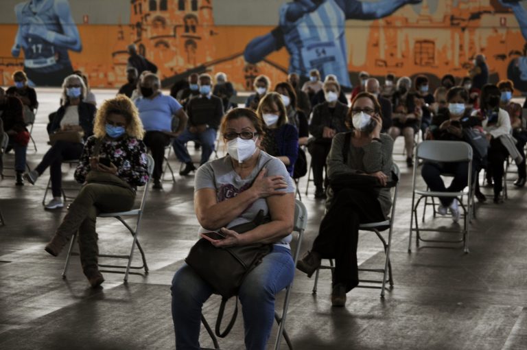 Casi el 90% de los gallegos de 75 a 79 años citados este viernes acudieron a vacunarse