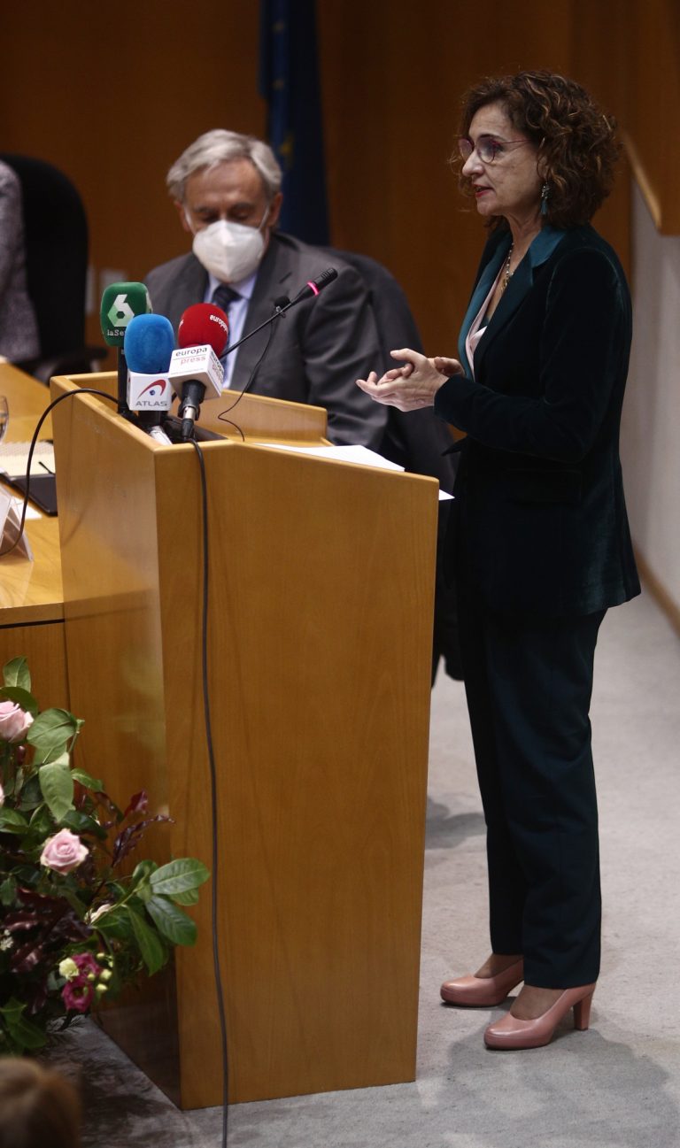 La ministra de Hacienda espera que las subidas de Sociedades, Patrimonio y Sucesiones entren en vigor en 2022