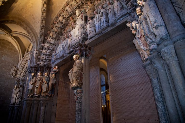 La Catedral de Santiago reabre las visitas al Pórtico de la Gloria tras meses cerrado por la pandemia