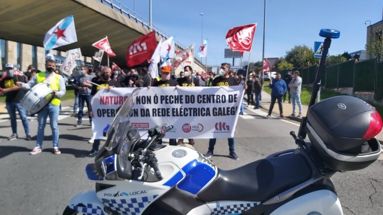 Trabajadores del centro de operaciones de Naturgy en A Coruña secundan una nueva protesta contra el traslado a Madrid