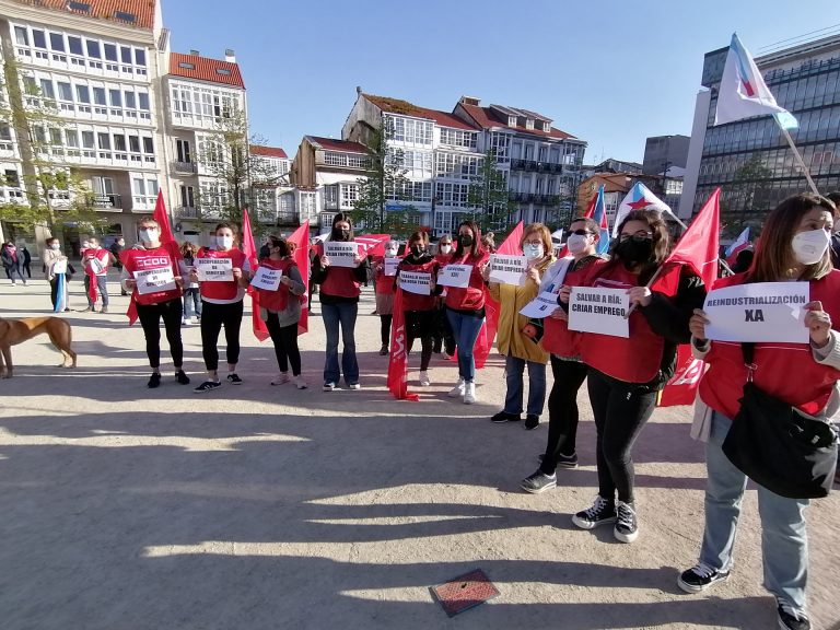 Unas 500 personas se manifiestan para reclamar la reindustrialización de Ferrolterra
