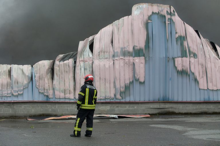 Pontón reclama ayudas directas a Xunta y Gobierno para las empresas afectadas por el incendio de O Ceao