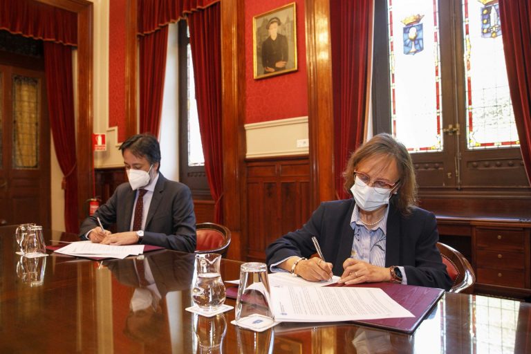 El Ayuntamiento de A Coruña y los farmacéuticos impulsan un programa para evitar que las jeringas lleguen a Nostián