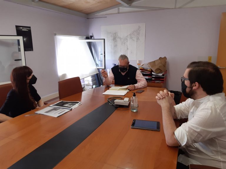 La redactora Marta Veiga gana el XVIII Premio Johán Carballeira de Periodismo con un reportaje sobre la pandemia