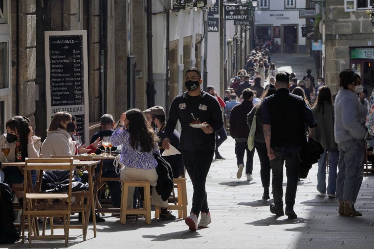 Bugallo valora la evolución de la pandemia en Santiago, pero llama a mantener las medidas para evitar un repunte