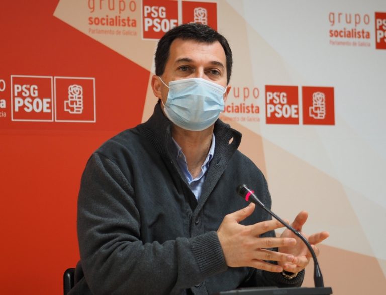 PSdeG acusa a la Xunta de hacer un «juego indecente» con las vacunas para confrontar con el Gobierno