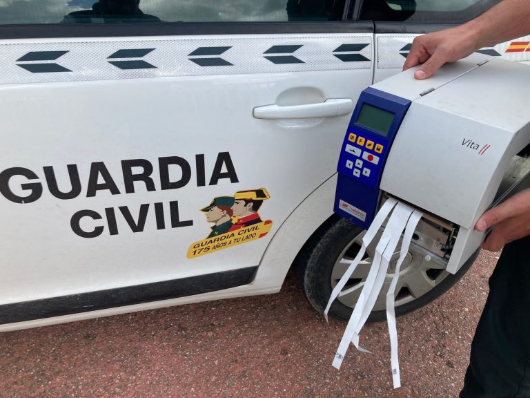Detenido un vecino de Mondoñedo (Lugo) por sustraer una etiquetadora e investigado por apropiarse de 16.000 euros