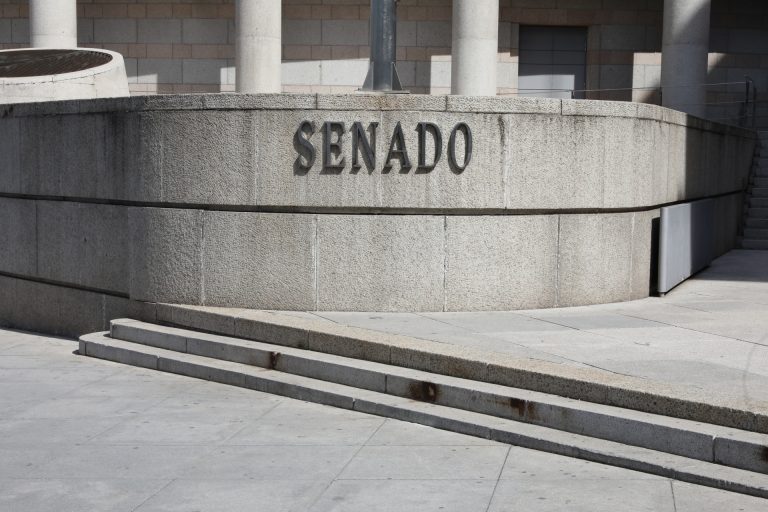 El Senado enmienda la Ley de Cambio Climático para aclarar que no habrá efecto retroactivo en el plazo de concesiones