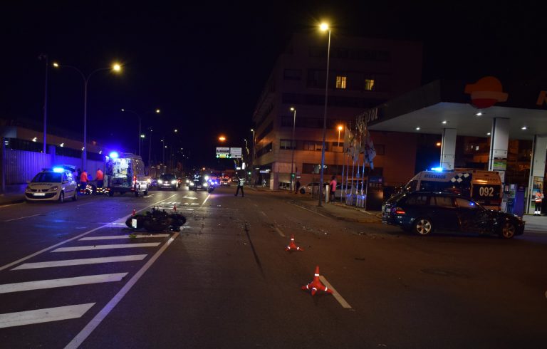Herido grave un motorista de 27 años tras un choque con un turismo en Vigo