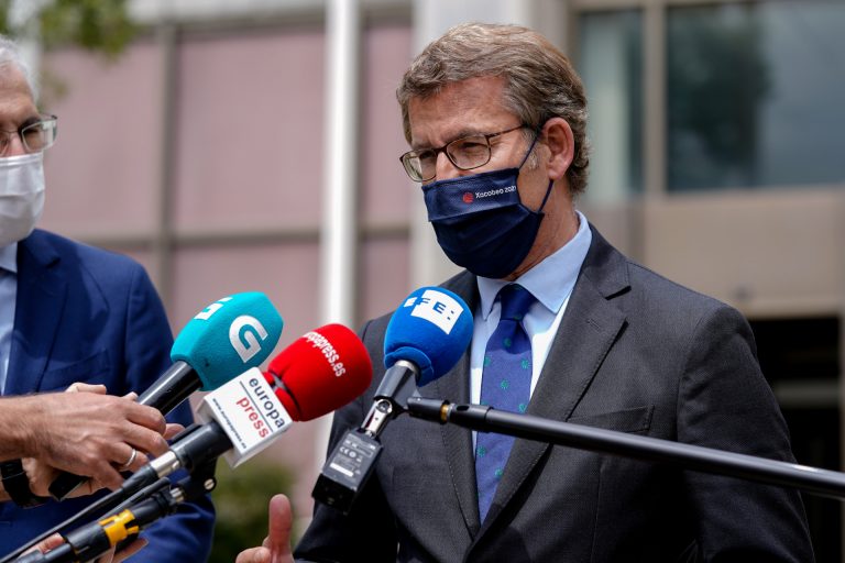 Feijóo vuelve a reclamar al Gobierno planes alternativos a la alarma para evitar la «judicialización de la pandemia»