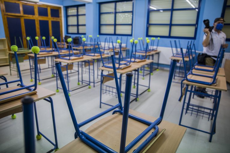 Anpas de centros públicos gallegos trasladan su «total rechazo» a cierre de centros y aulas y supresión de profesorado