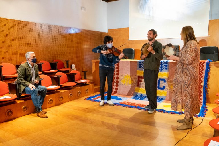 Davide Salvado, Fransy González y Cibrán Seixo unen su música para poner en valor la tradición cultural gallega