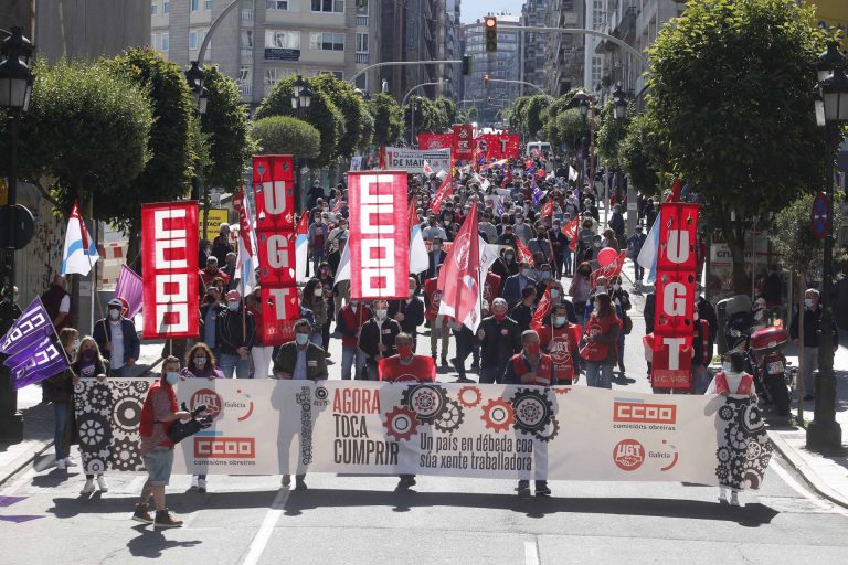 Miles de personas marcha en Vigo en el 1 de mayo con menos afluencia de los últimos años