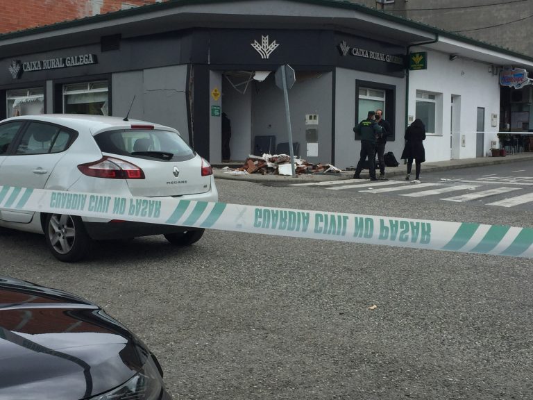 Roban en una sucursal bancaria de A Pastoriza (Lugo) tras atacar el cajero con explosivos