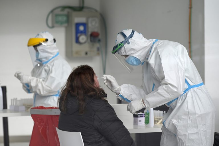 Un cribado realizado a jóvenes en Cerdedo-Cotobade detecta un caso de coronavirus