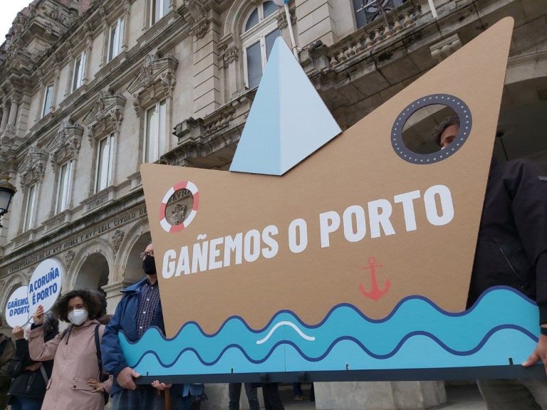 La alcaldesa de A Coruña rechaza que la Xunta compre la mitad de los muelles: «El puerto no está en venta»