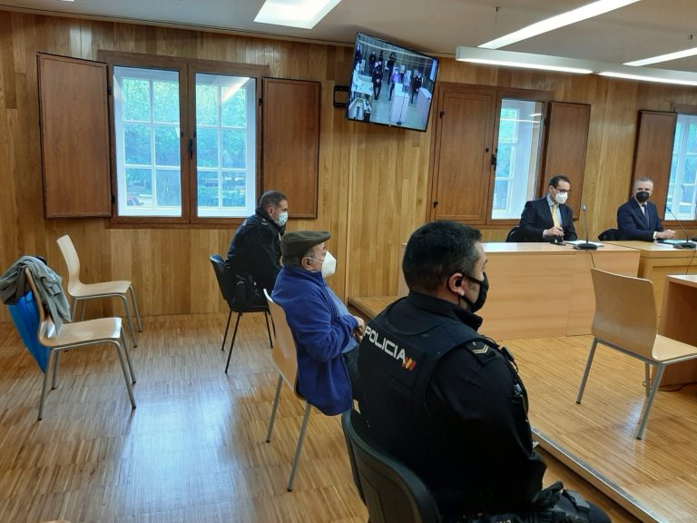 El octogenario con antecedentes acusado de ofrecer 50 euros a una menor por sexo en Lugo declara que «todo es mentira»
