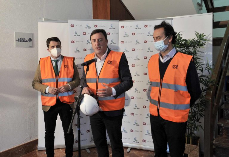 Formoso muestra el apoyo de la Diputación de A Coruña a Jealsa para la «reconstrucción» de su fábrica tras el incendio