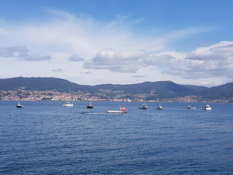 Pitadas y concentraciones de barcos en el paro «mayoritario» de la flota artesanal gallega por la norma europea