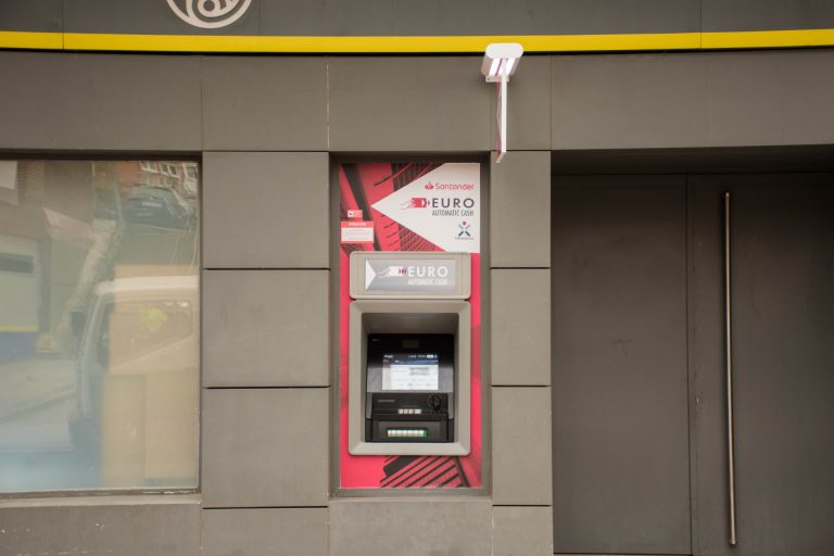 Correos instalará cajeros automáticos en tres municipios gallegos que carecen de oficina bancaria