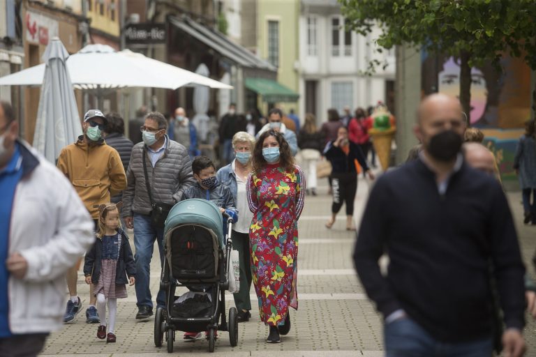 Galicia sigue a la baja en ingresados y casos activos, a pesar de otro repunte de los contagios detectados a 176