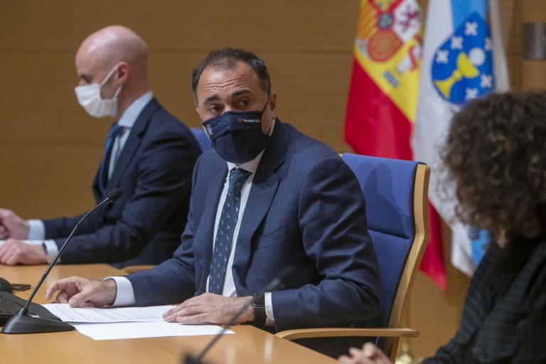 Galicia espera la decisión definitiva y se mantiene a favor de inocular la segunda dosis de Astrazeneca