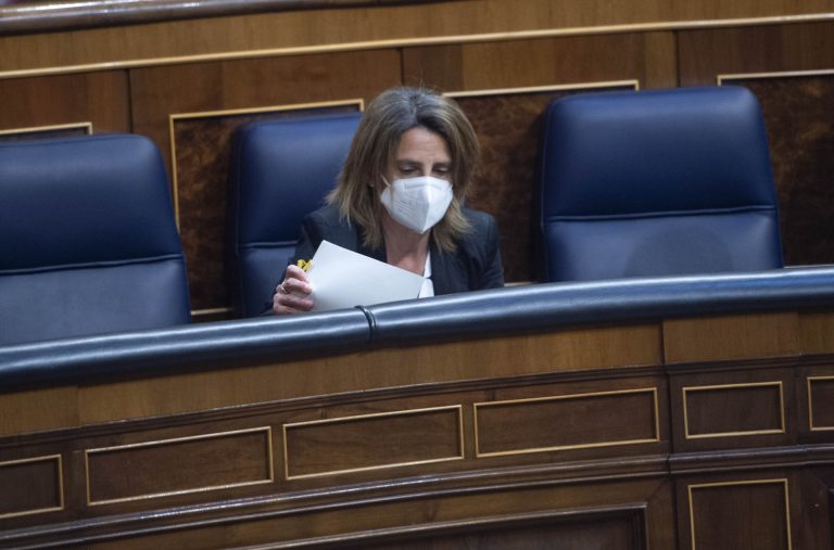 Rural.- Tres organizaciones agrarias piden la dimisión de Ribera si no retira la orden de proteger al lobo en España