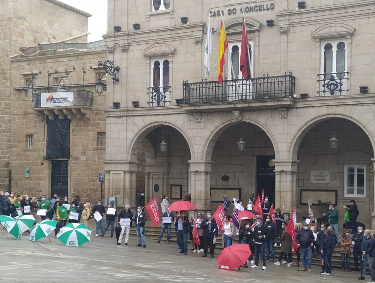 Trabajadores del Ayuntamiento de Ourense vuelven a concentrarse en contra de Jácome y no descartan una huelga
