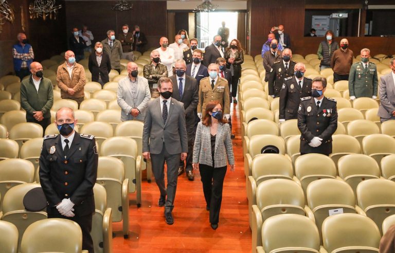 La alcaldesa de A Coruña reivindica en el Día de la Policía Local la labor de los agentes durante la pandemia