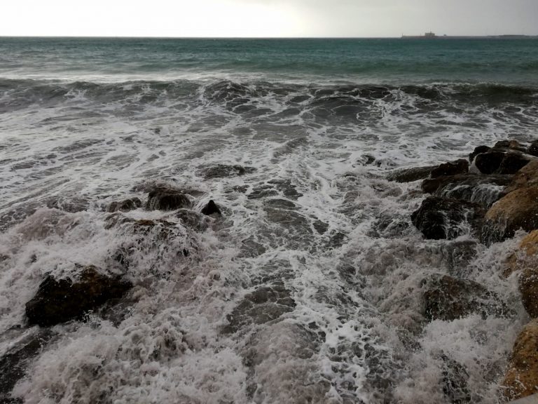 El oleaje pone en riesgo este martes a Asturias, Cantabria, Galicia y País Vasco