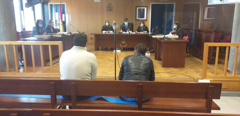 Dos atracadores reincidentes aceptan penas que suman 9 años de cárcel por un robo en una sucursal en Vigo