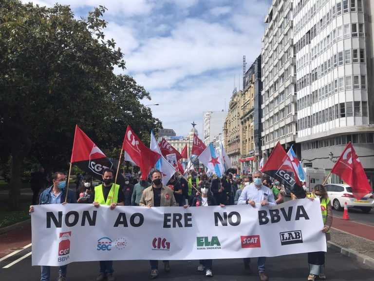 Trabajadores de BBVA se movilizan en Galicia contra el ERE en una jornada de huelga con seguimiento «masivo»