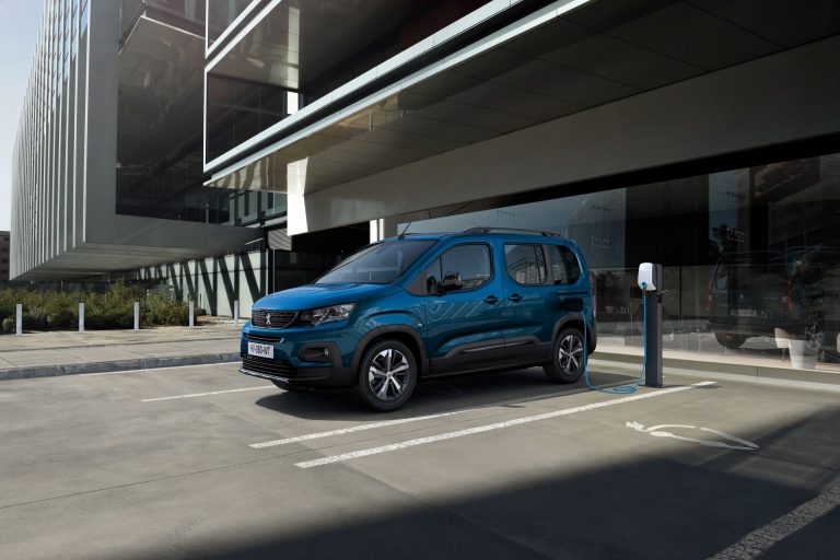 Peugeot lanza la versión eléctrica del Rifter, fabricada en Vigo con hasta 280 kilómetros de autonomía