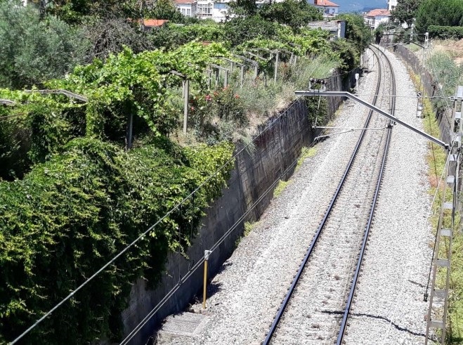 Adif invierte casi un millón de euros en rehabilitaciones del tramo entre Ourense y Monforte (Lugo)