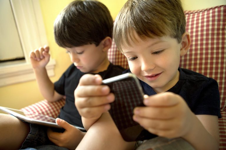 El peligro de las redes sociales: el 90% de los niños de 12 años están presentes en ellas