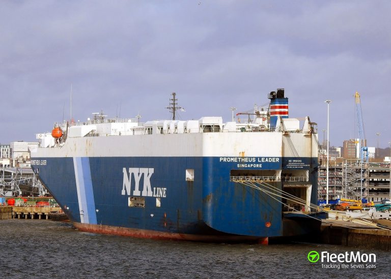 El primer buque confinado en Vigo evacúa a los 3 positivos aún a bordo y cambia de tripulación al concluir su cuarentena