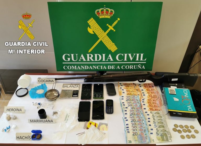 Detenidos dos vecinos de Santiago por seis robos con fuerza en establecimientos públicos
