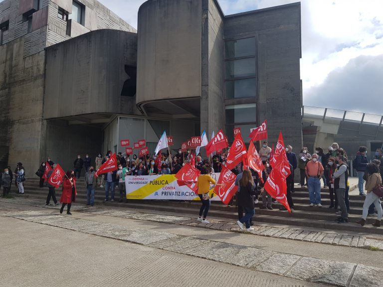 Defensa da universidade pública se concentra en Galicia contra el «ataque a la igualdad de oportunidades» de la privada