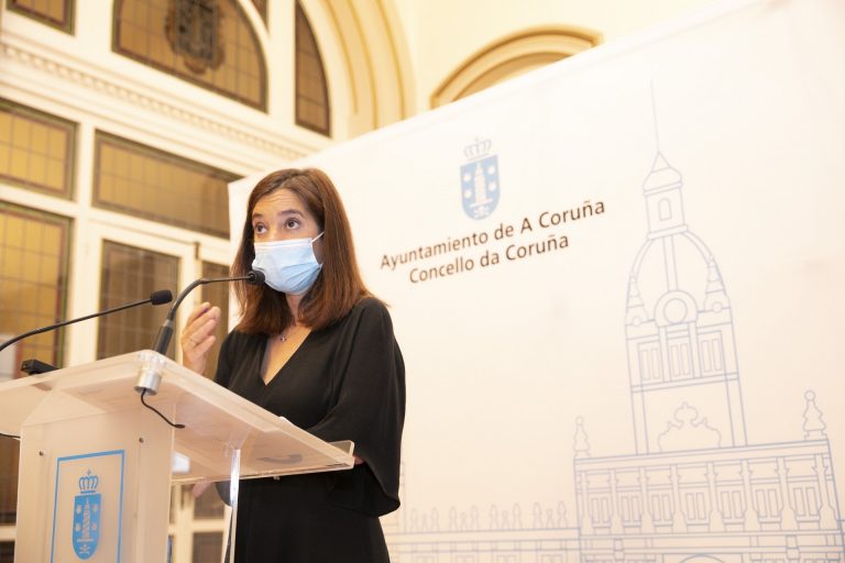 La alcaldesa de A Coruña dice que el futuro de los muelles pasa por «el diálogo y no promoviendo crispación innecesaria»