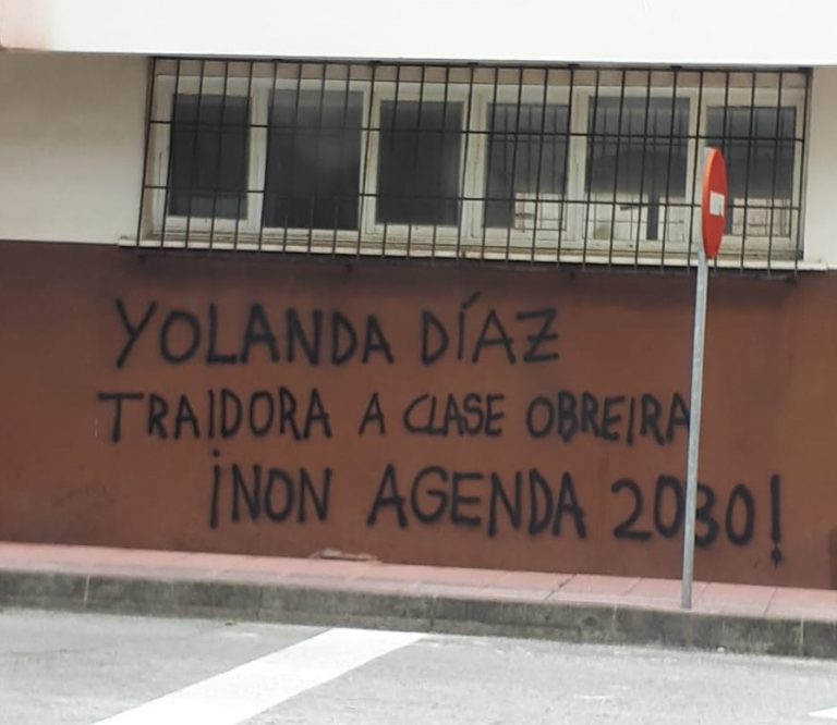 Investigan la aparición de una pintada en el barrio de Yolanda Díaz que la tacha de «traidora a la clase obrera»