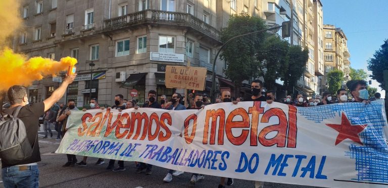 Cientos de personas claman en Vigo por la «salvación» del metal y del naval