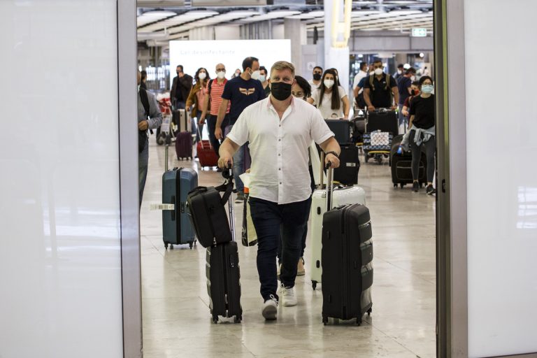 Cvirus.- Francia permitirá a partir del 9 de junio la entrada libre de todos los viajeros de la UE ya vacunados