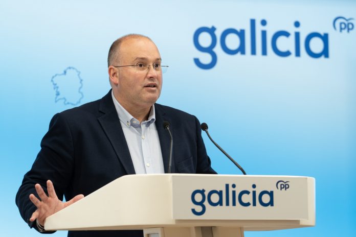 El secretario xeral del PPdeG, Miguel Tellado, ofrece una rueda de prensa. ANGELG